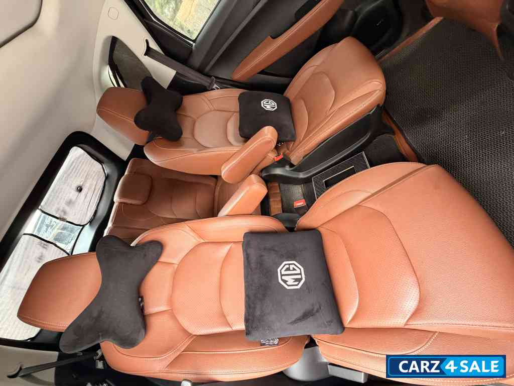 Black MG Hector Plus Smart 2.0Diesel Turbo Black MG Hector Plus Smart 2.0Diesel Turbo