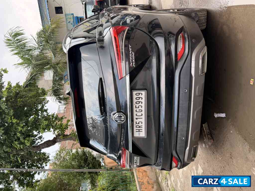 Black MG Hector Plus Smart 2.0Diesel Turbo Black MG Hector Plus Smart 2.0Diesel Turbo