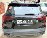 Black Kia Seltos HTX+