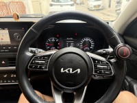 Black Kia Seltos HTX+