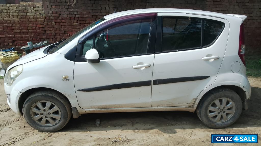 White Maruti Suzuki Ritz ZXi Abs White Maruti Suzuki Ritz ZXi Abs