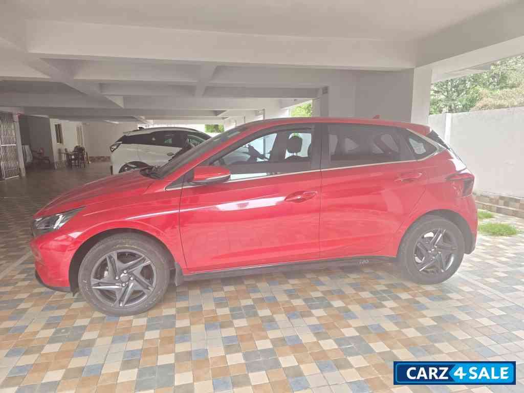 Maroon Hyundai i20 Sportz Automatic