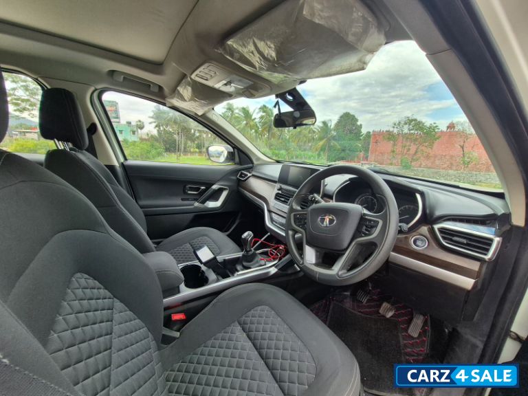 White Tata Harrier Xt plus