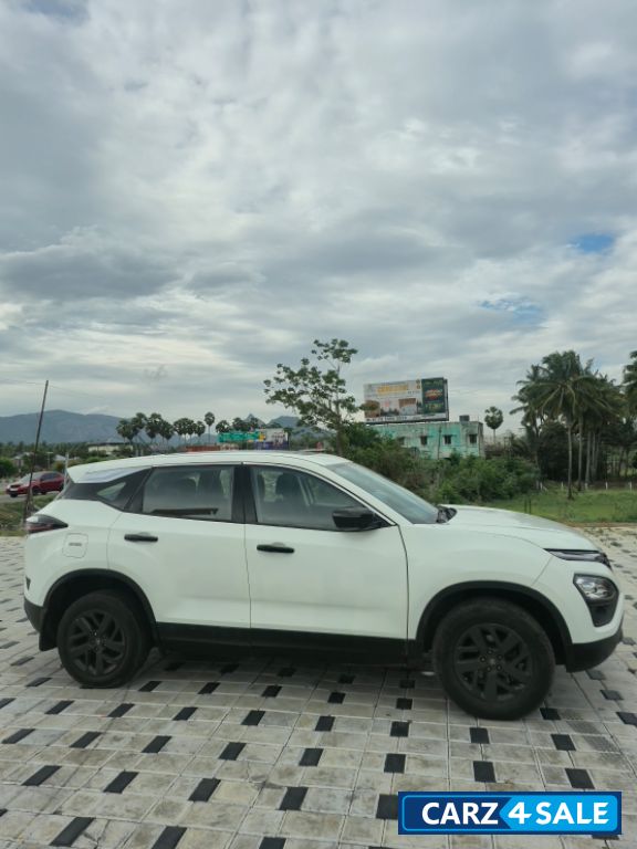 White Tata Harrier Xt plus