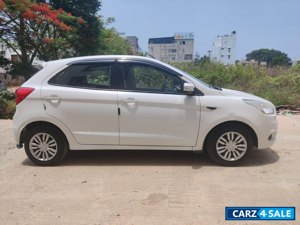 White Ford Figo New figo 1 2 trend