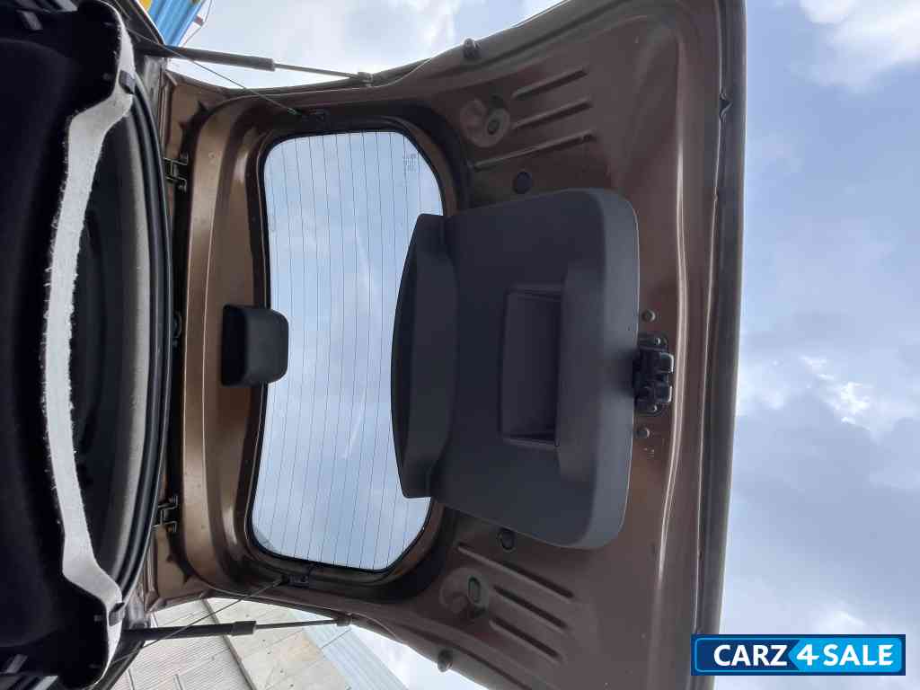 M.w.brown Renault Duster RXE 1.5 M.w.brown Renault Duster RXE 1.5