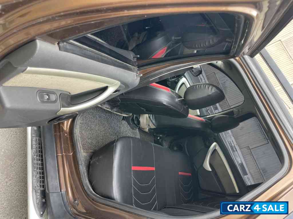 M.w.brown Renault Duster RXE 1.5 M.w.brown Renault Duster RXE 1.5