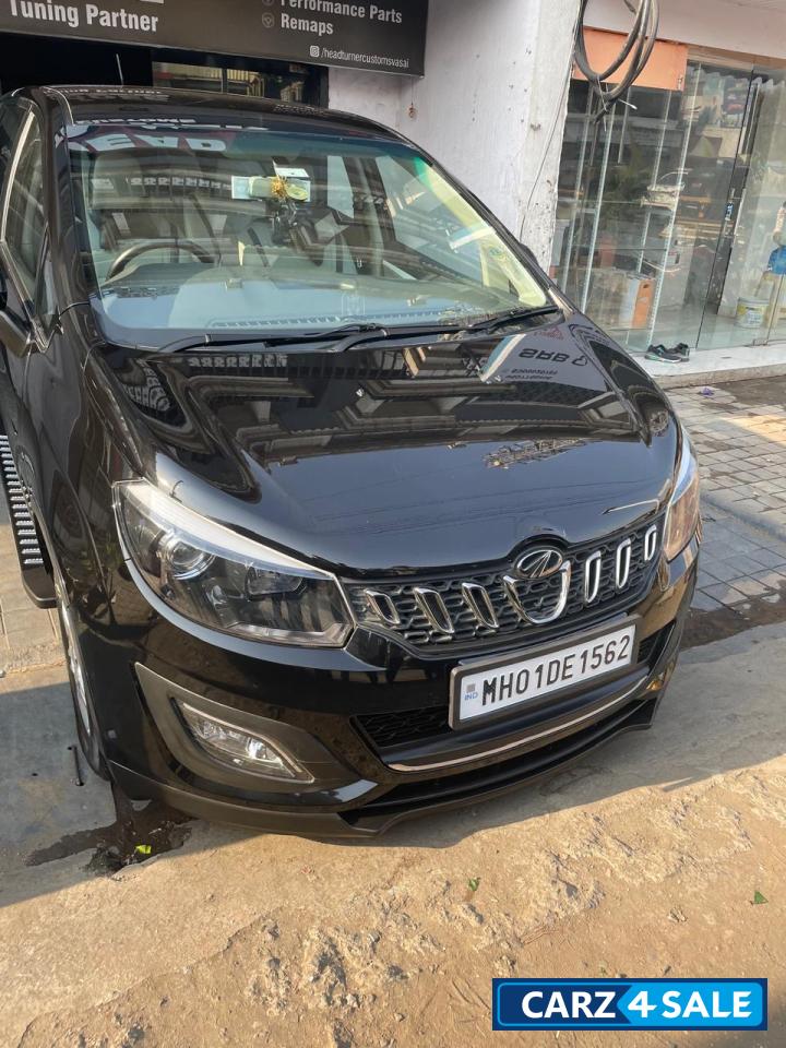 Mahindra Marazzo M6