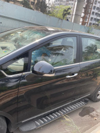 Mahindra Marazzo M6