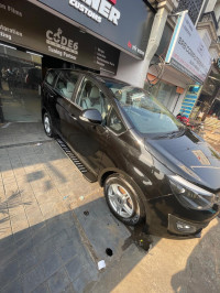 Mahindra Marazzo M6