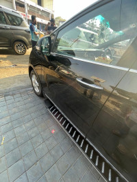 Mahindra Marazzo M6
