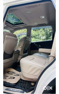 Mahindra XUV 500 W10 At FWD