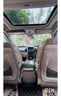 Mahindra XUV 500 W10 At FWD
