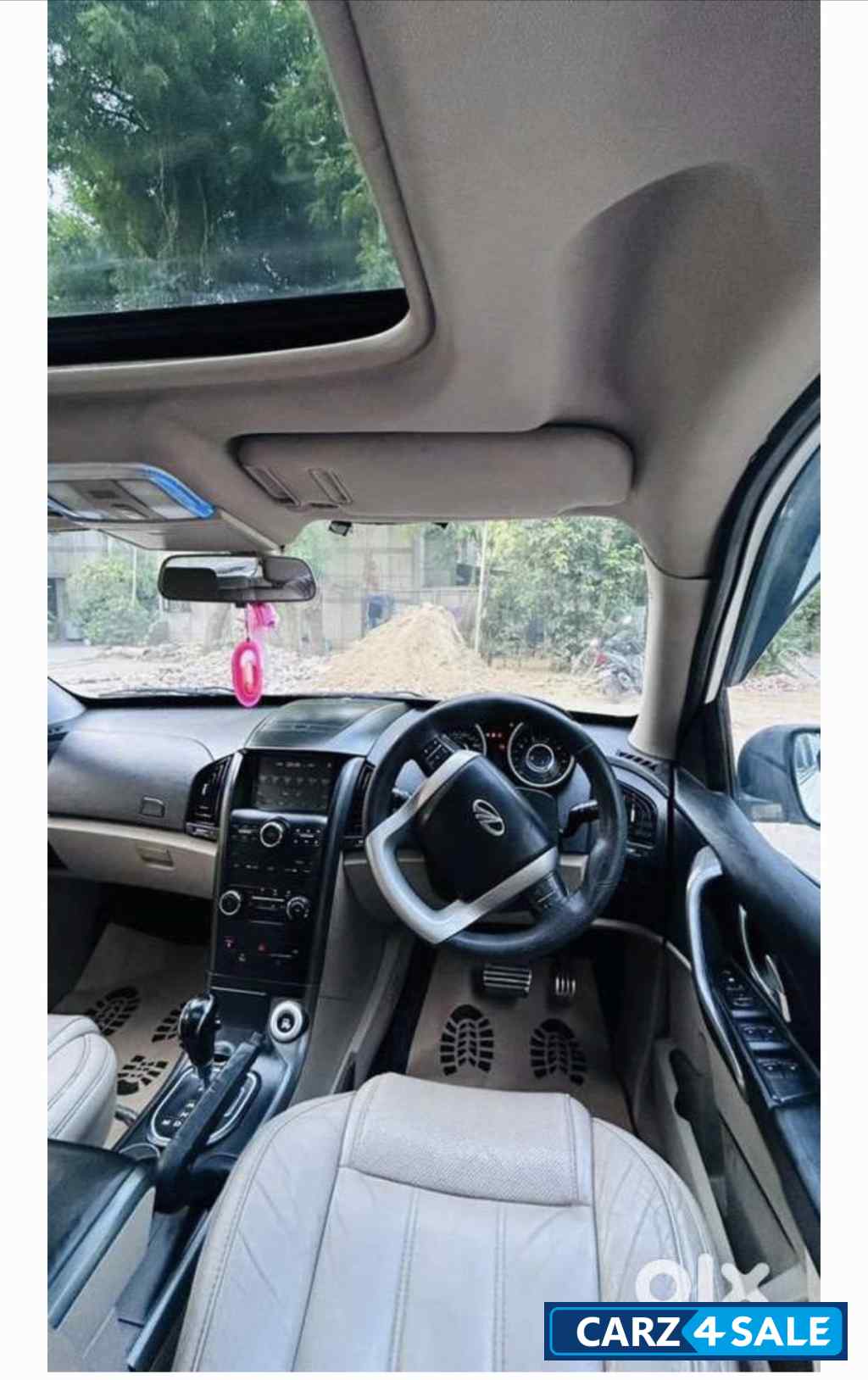 Mahindra XUV 500 W10 At FWD Mahindra XUV 500 W10 At FWD