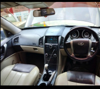 Mahindra XUV 500 W6