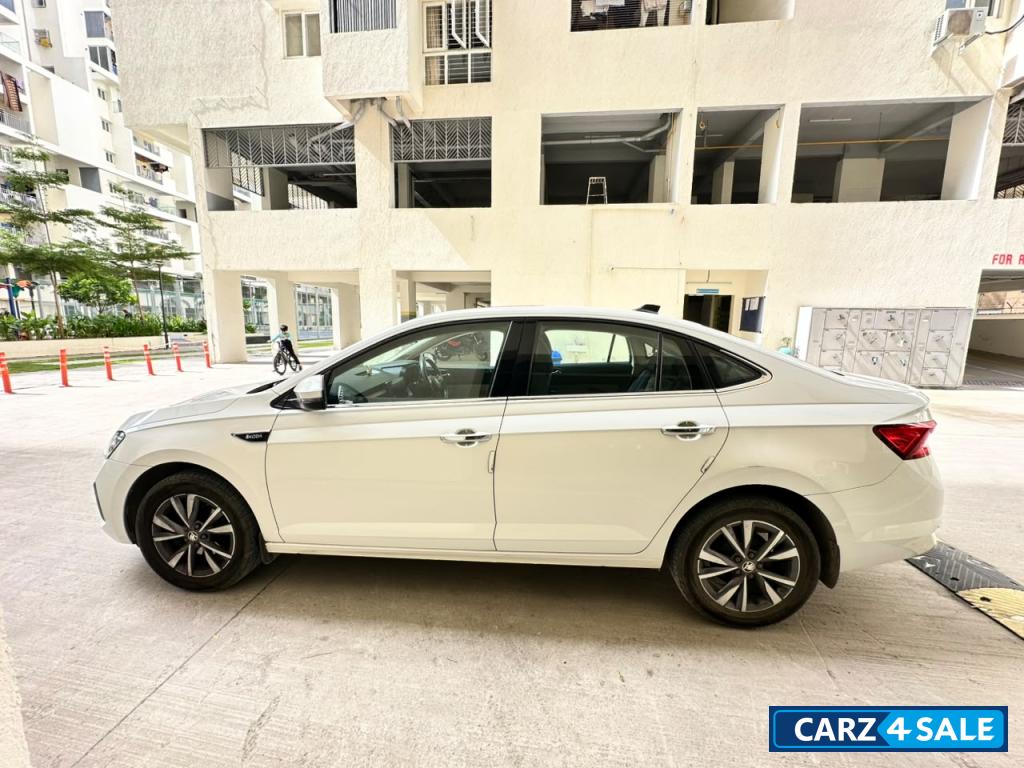 Skoda Slavia Style 1.0 TSI MT