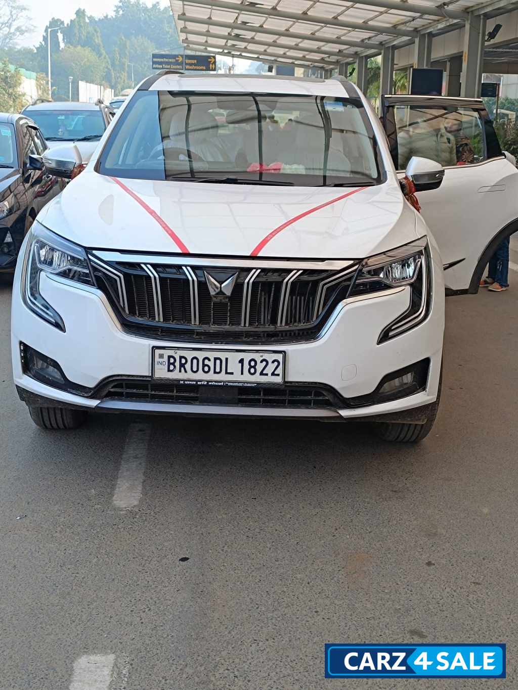 Mahindra XUV700 AX7