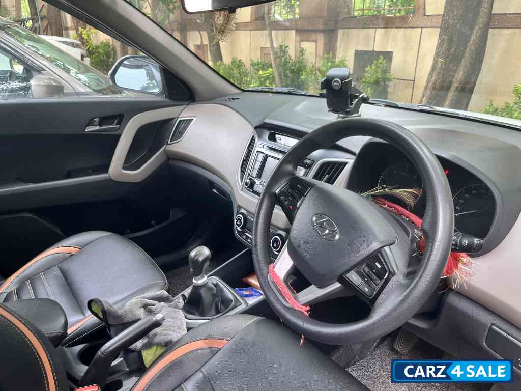 Polar White Hyundai Creta 1.6SX Polar White Hyundai Creta 1.6SX