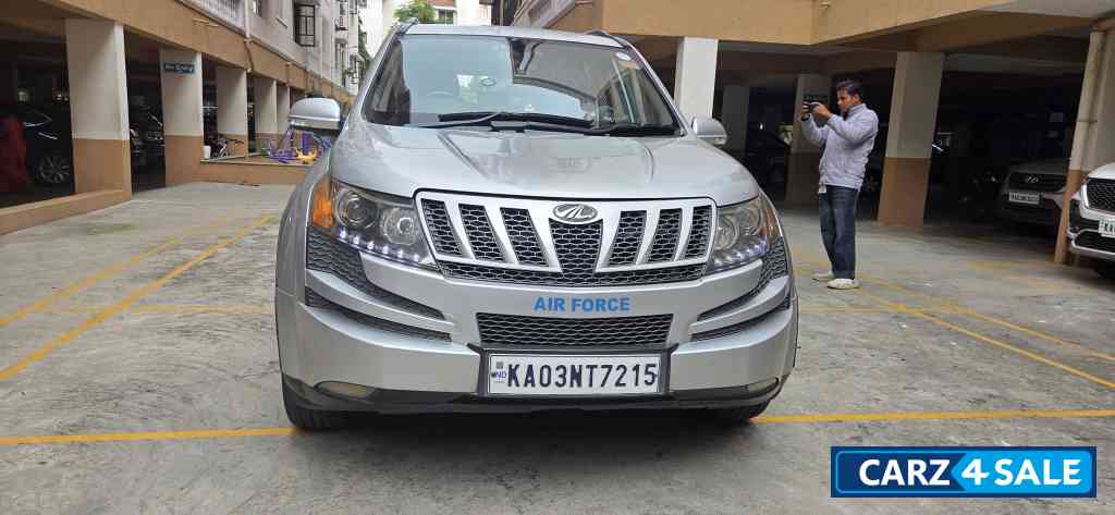 Silver Mahindra XUV 500 W8 Silver Mahindra XUV 500 W8