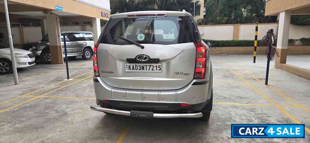 Silver Mahindra XUV 500 W8 Silver Mahindra XUV 500 W8