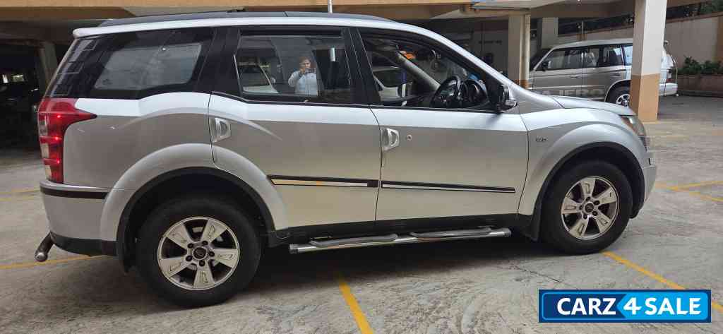 Silver Mahindra XUV 500 W8 Silver Mahindra XUV 500 W8