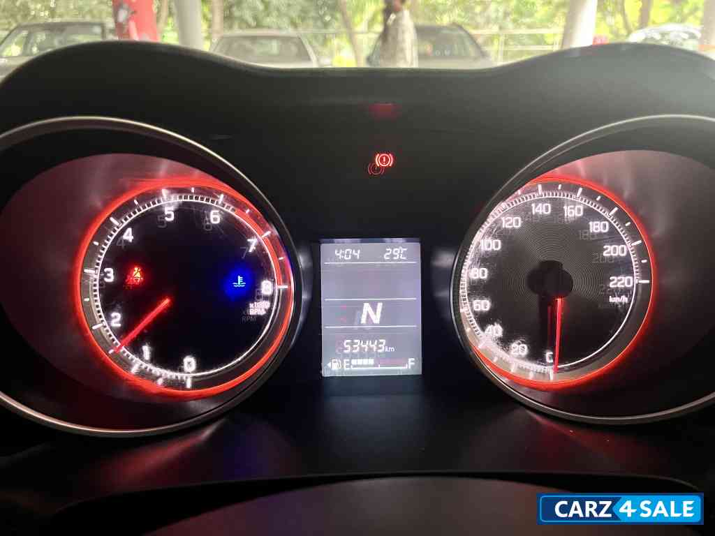 Maruti Suzuki Swift Vxi AT Maruti Suzuki Swift Vxi AT