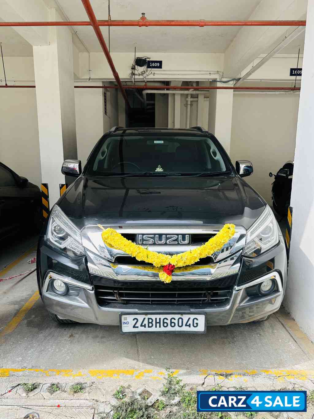 Black Isuzu mu-X 4*2 Diesel Automatic