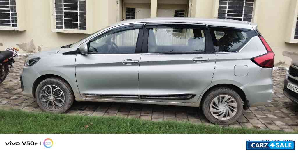 Silver Maruti Suzuki Ertiga VXI Smart Hybrid Silver Maruti Suzuki Ertiga VXI Smart Hybrid