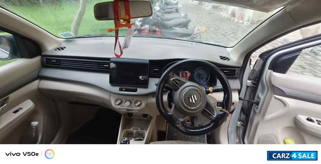 Silver Maruti Suzuki Ertiga VXI Smart Hybrid Silver Maruti Suzuki Ertiga VXI Smart Hybrid