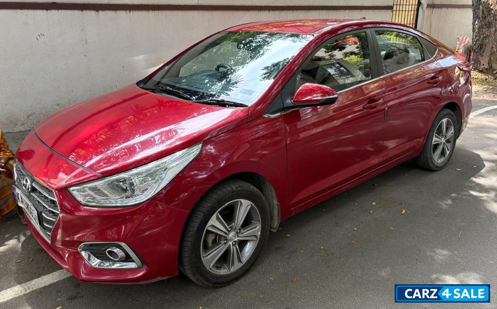 Fiery Red Hyundai Verna VTVT SX 1.6 Fiery Red Hyundai Verna VTVT SX 1.6