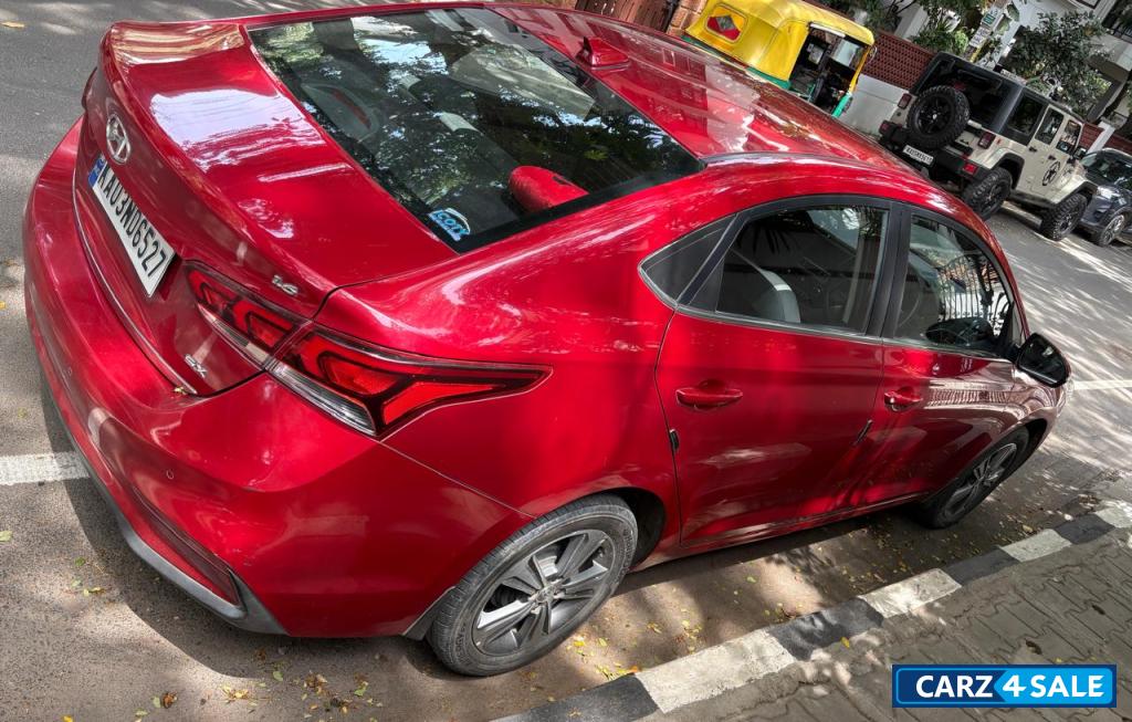 Fiery Red Hyundai Verna VTVT SX 1.6 Fiery Red Hyundai Verna VTVT SX 1.6