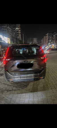 Mahindra XUV 500 W11