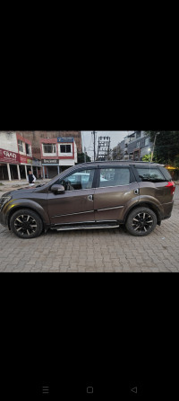 Mahindra XUV 500 W11