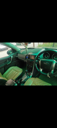 Mahindra XUV 500 W11