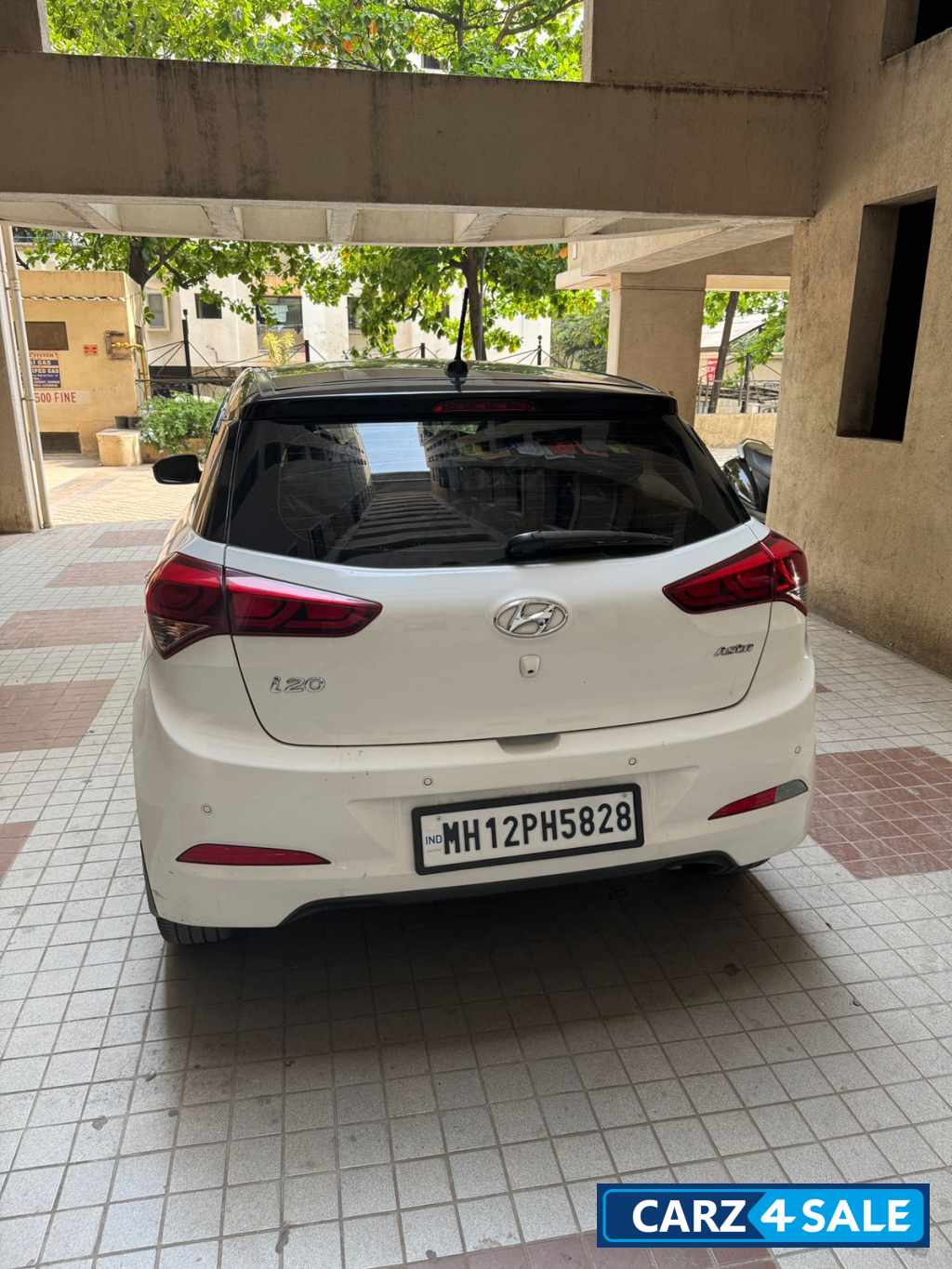 White Hyundai Elite i20 Asta Optional