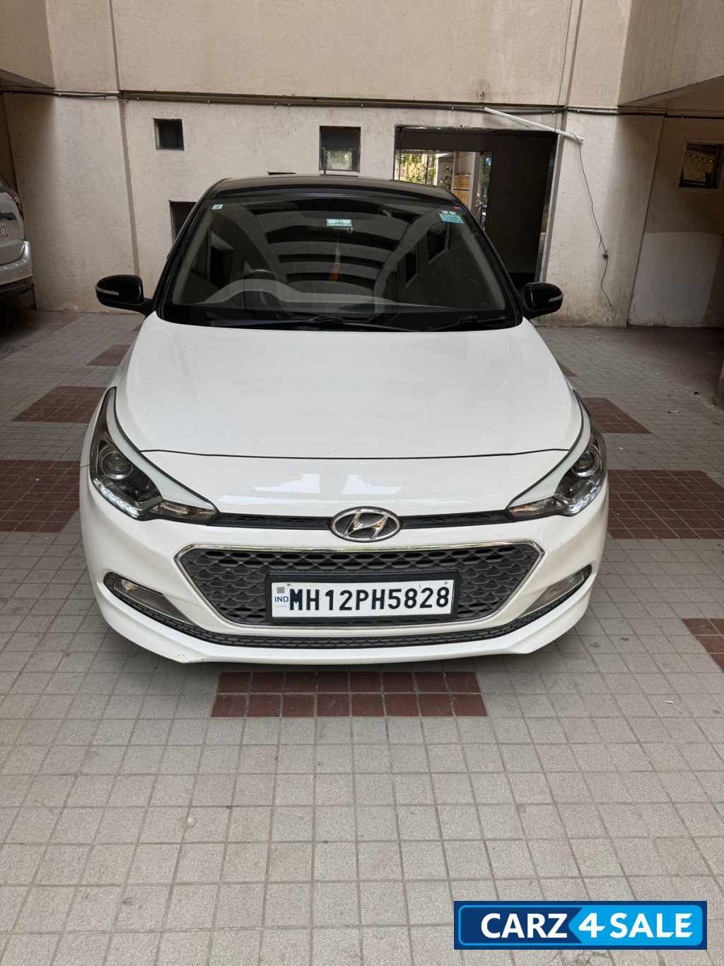 White Hyundai Elite i20 Asta Optional
