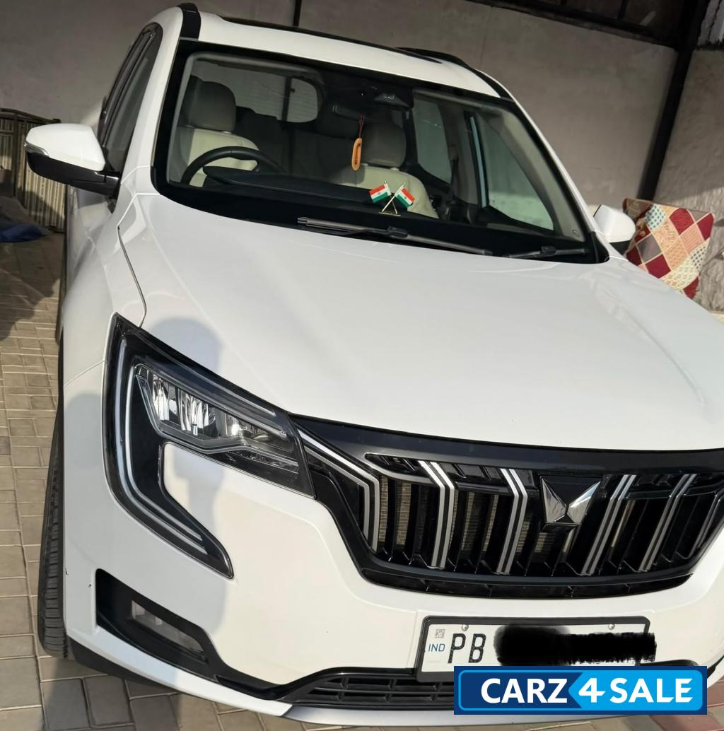 Mahindra XUV700 AX7 AWD AT