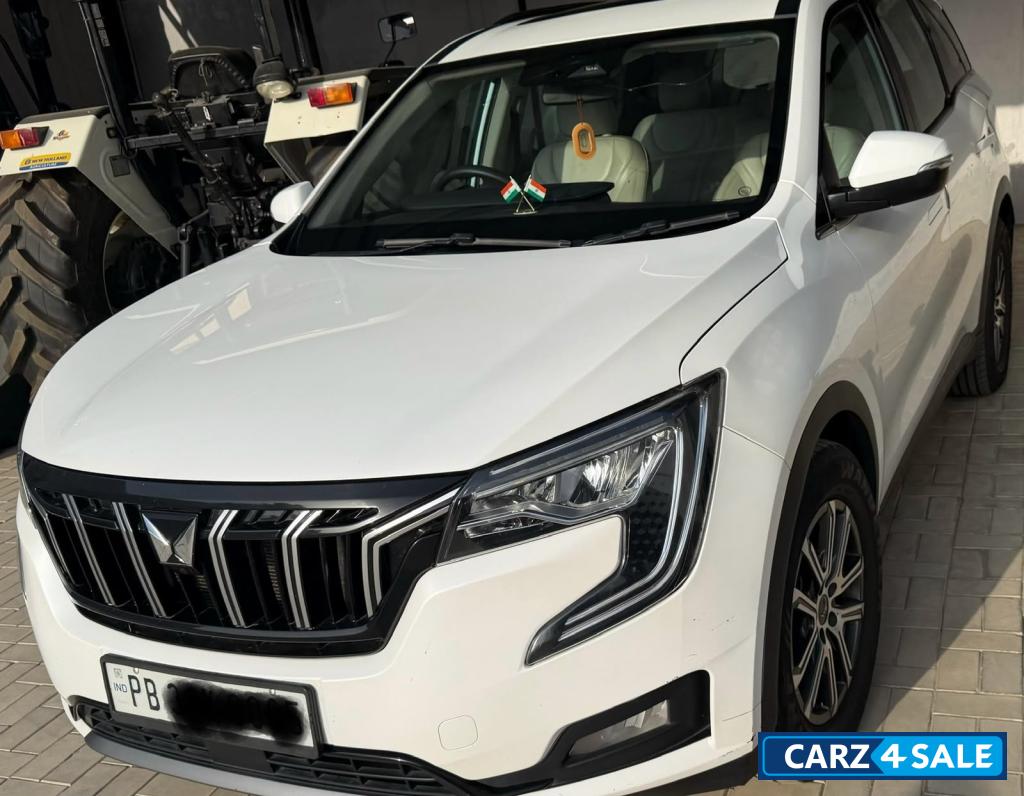 Mahindra XUV700 AX7 AWD AT
