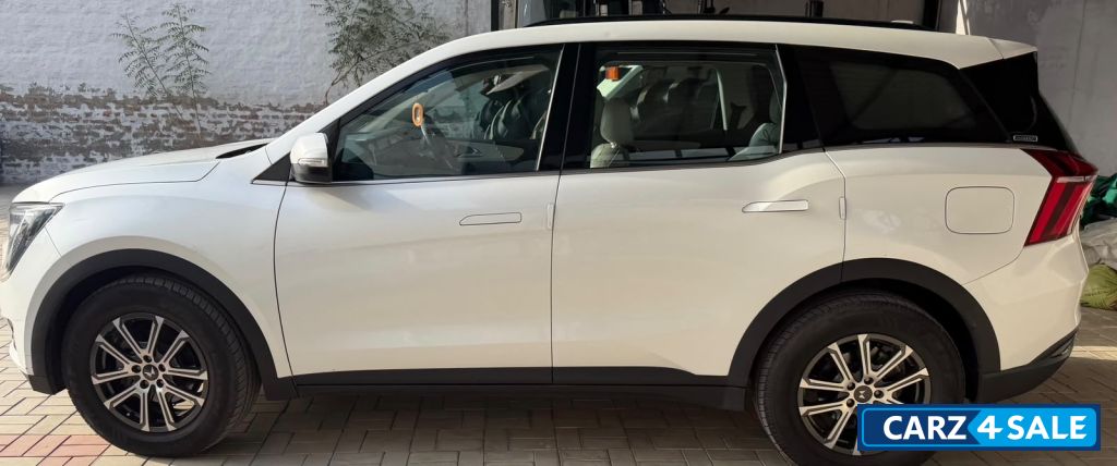Mahindra XUV700 AX7 AWD AT