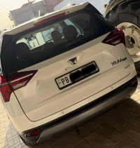 Mahindra XUV700 AX7 AWD AT