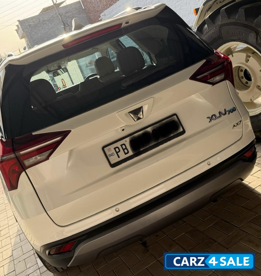 Mahindra XUV700 AX7 AWD AT