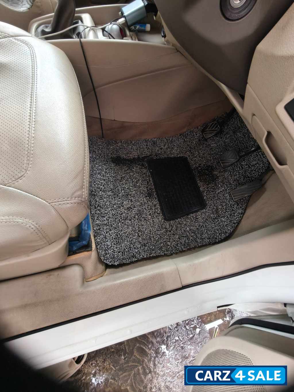 Maruti Suzuki Ertiga VXI0CNG Maruti Suzuki Ertiga VXI0CNG