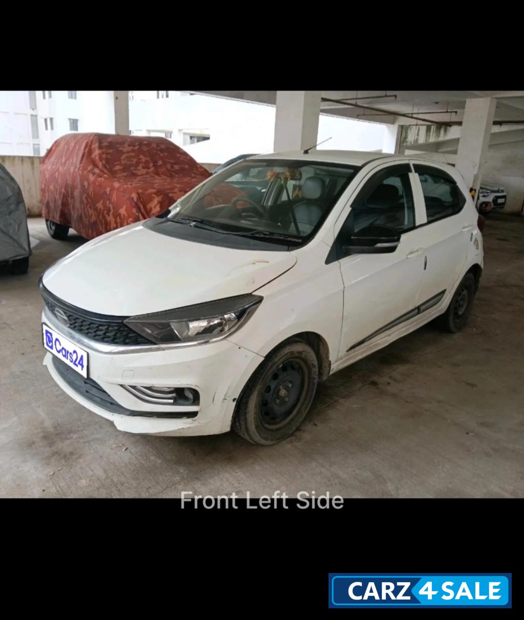 White Tata Tiago XT(O)