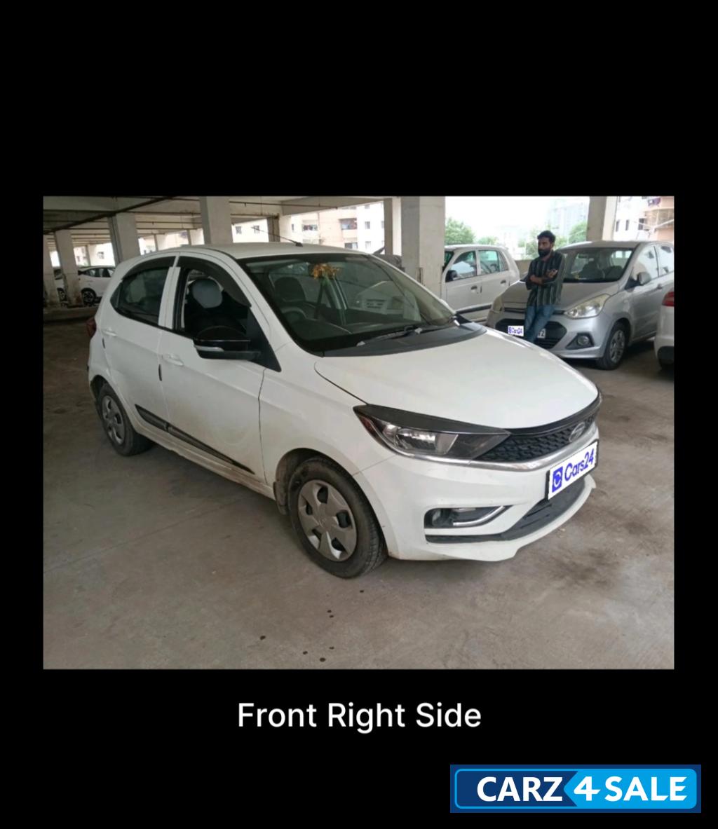 White Tata Tiago XT(O) White Tata Tiago XT(O)