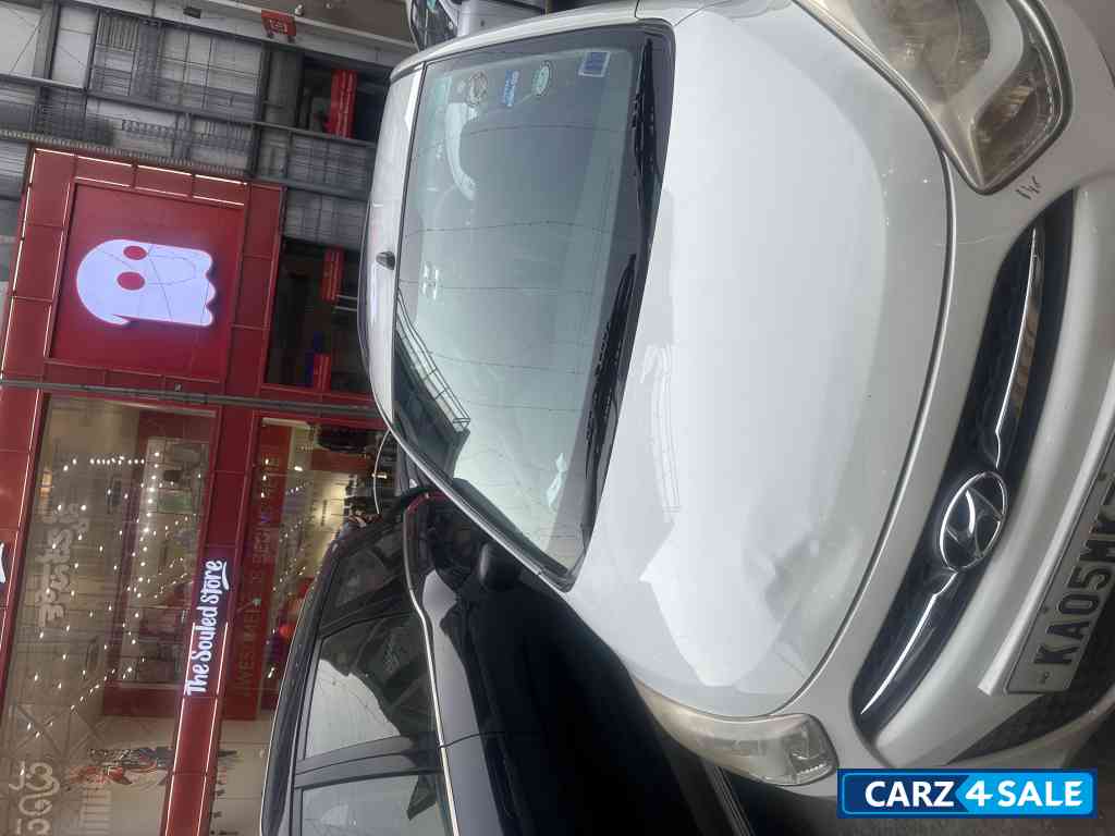 White Hyundai i10 Era