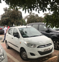 White Hyundai i10 Era