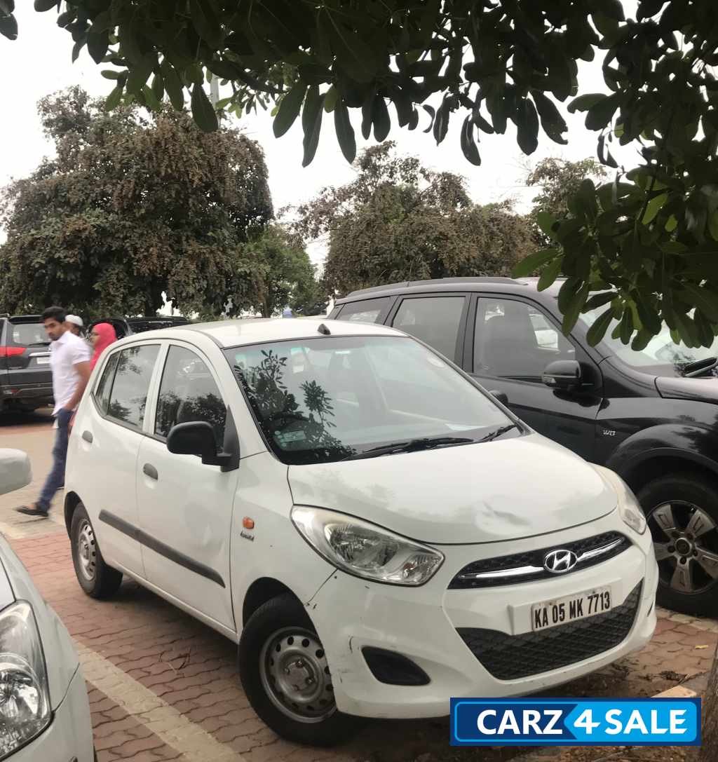 White Hyundai i10 Era