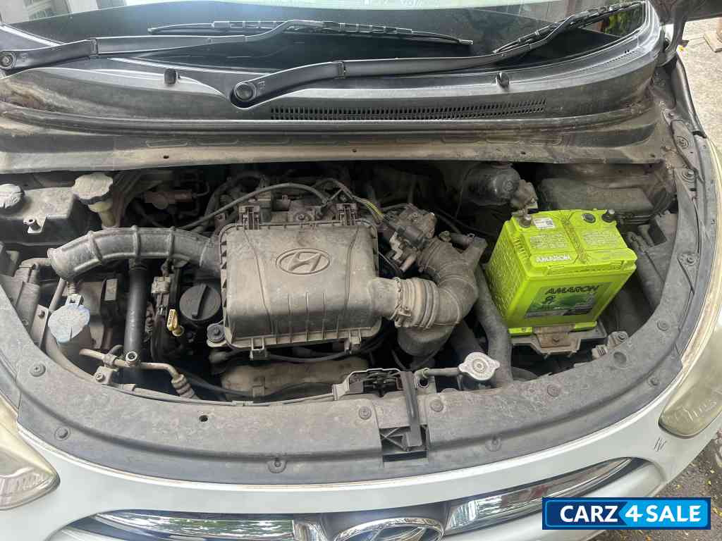 White Hyundai i10 Era