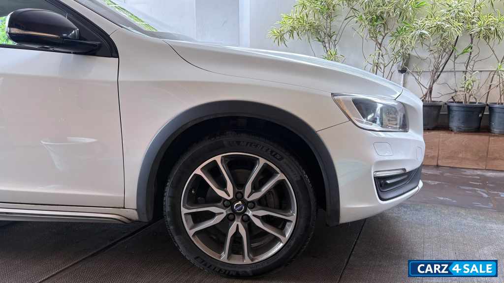 Volvo S60 Cross country inscription
