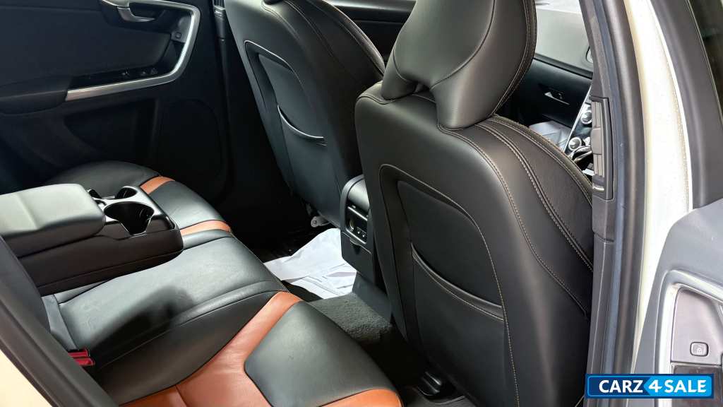 Volvo S60 Cross country inscription